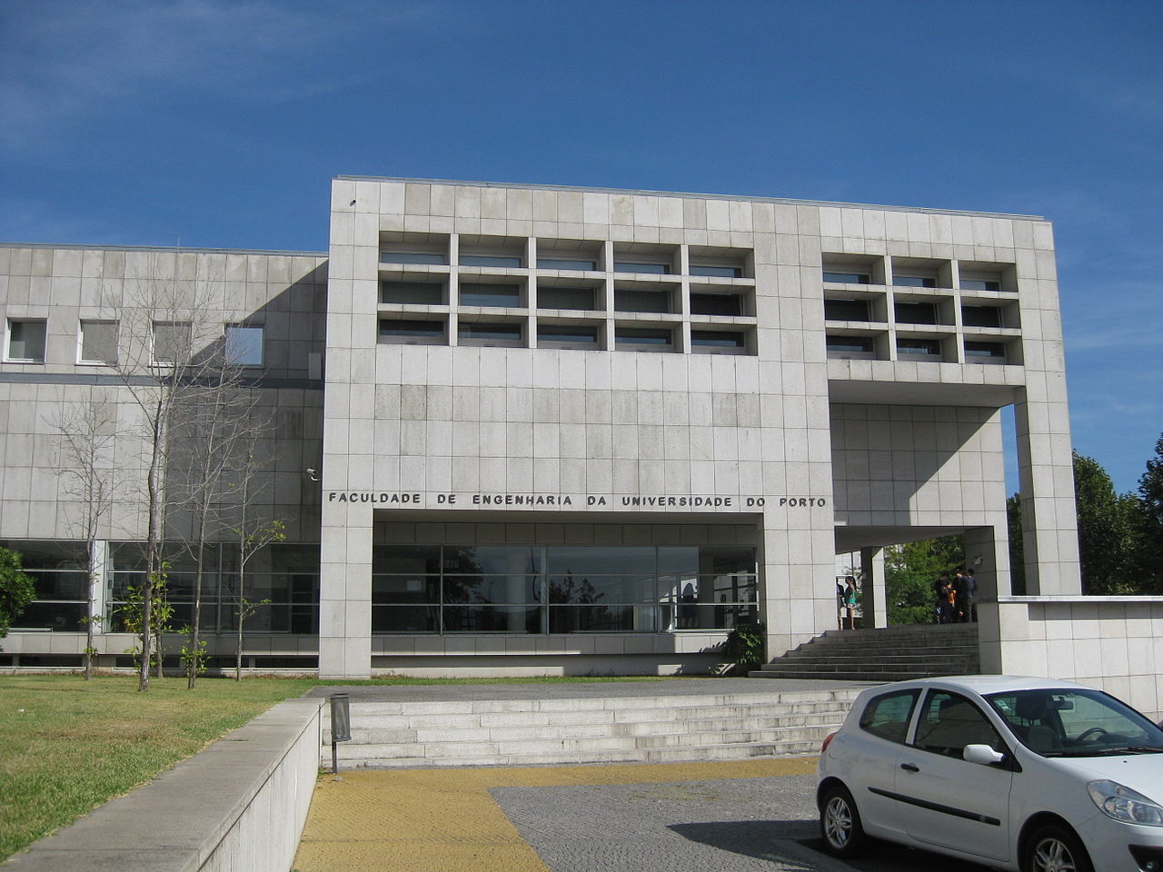 Main entrance of the Faculty of Engineering, University of Porto