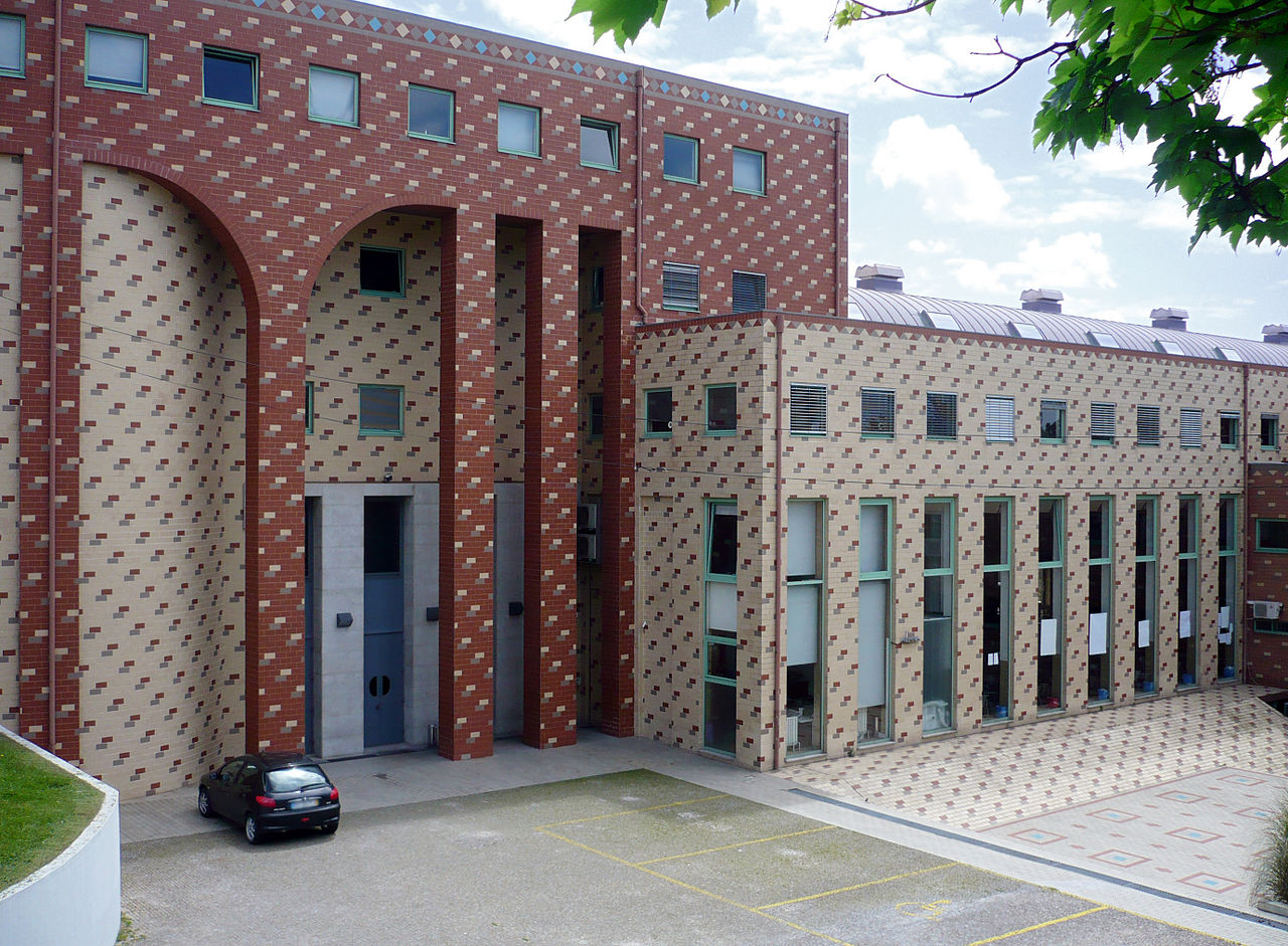 Part of the 'Faculdade de Letras' building of the University of Porto, Portugal (May 2008).