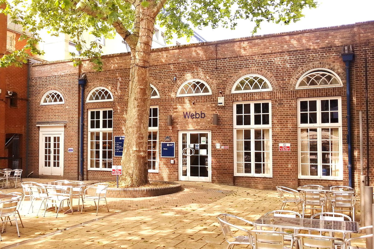 Anglia Ruskin Unviveristy - Webb Building, one of the university’s pre-WWII establishments, houses administrative and academic organs of the Faculty of Health, Social Care & Education